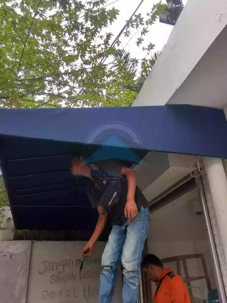 Kanopi kain area parkir komersial